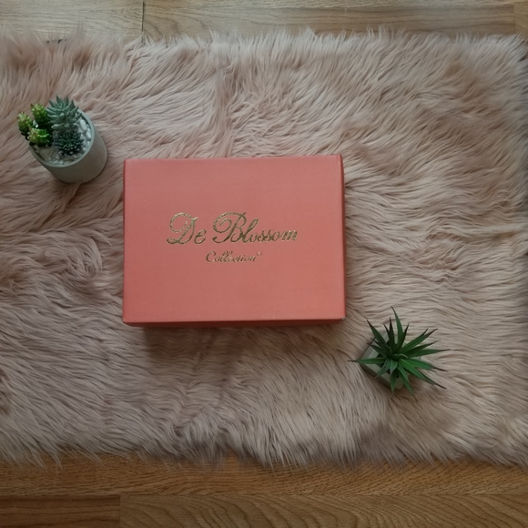 💕De Blossom Collection Gold Sparkly Pumps Size 8 - Picture 8 of 8